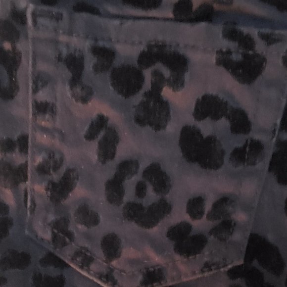 CHILDREN'S PLACE BLACK JEAN WITH BLACK VELVET ANIMAL PRINT SIZE 6X/7 - Picture 6 of 6
